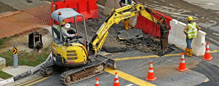 ryzyko poślizgnięcia, inspektor bhp, apteczka pierwszej pomocy 